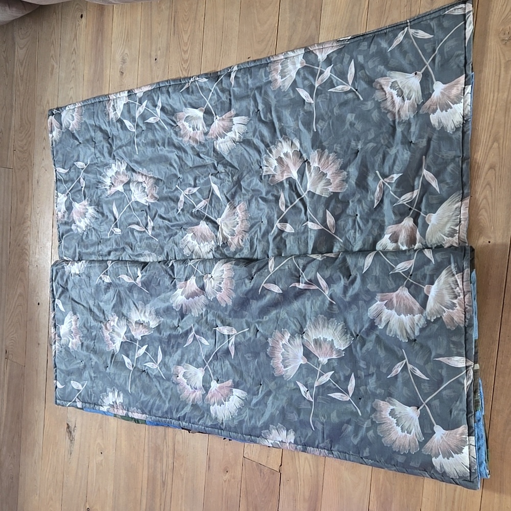 Hand Made Quilt - Picture 2 of 8